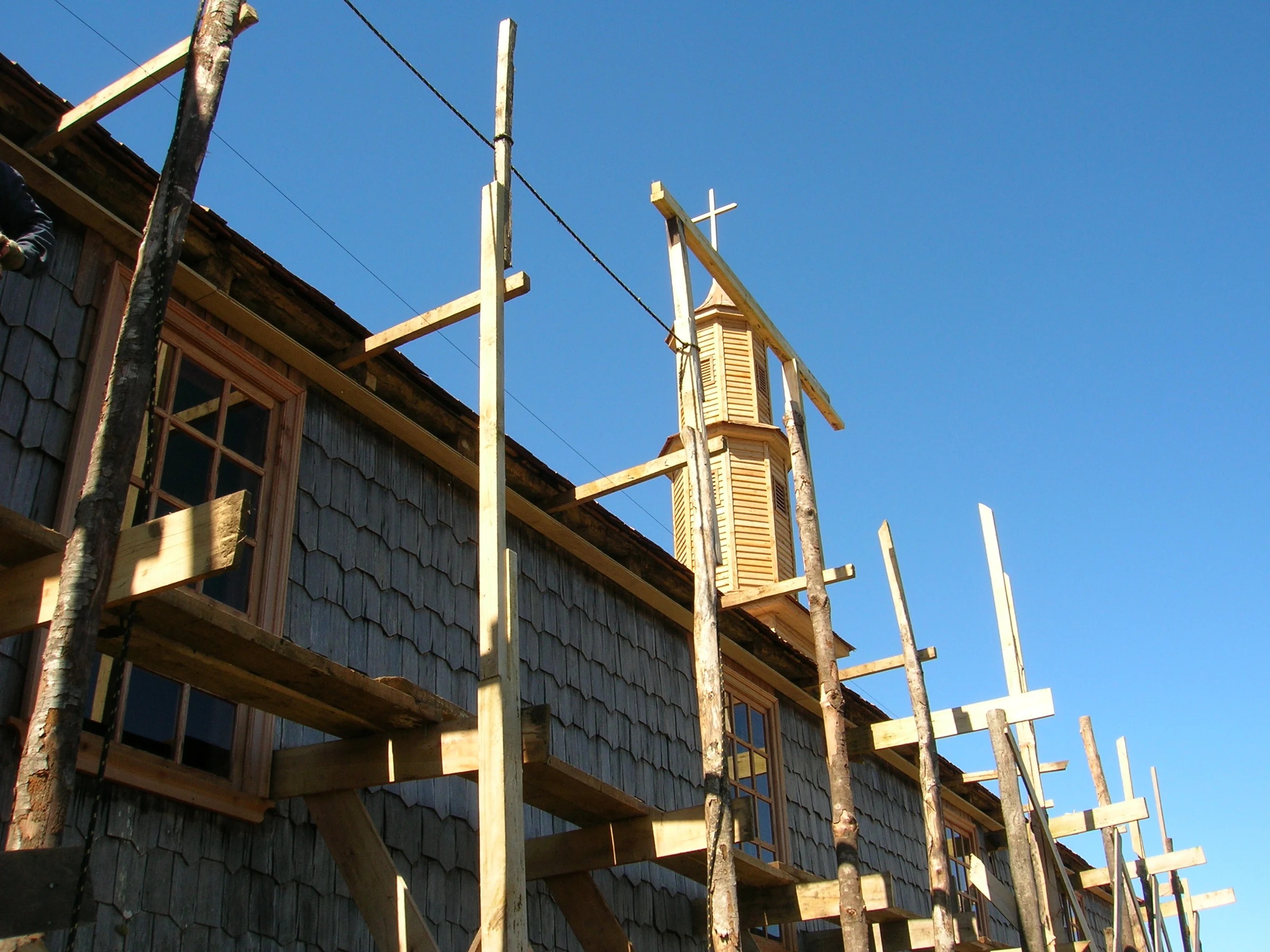 Restauración patrimonial Iglesia de Vilupulli · Constructora Patrimonial Chiloé